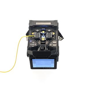 Machine de fusion de fibres optiques FTTH à haute précision avec alignement central multilingue