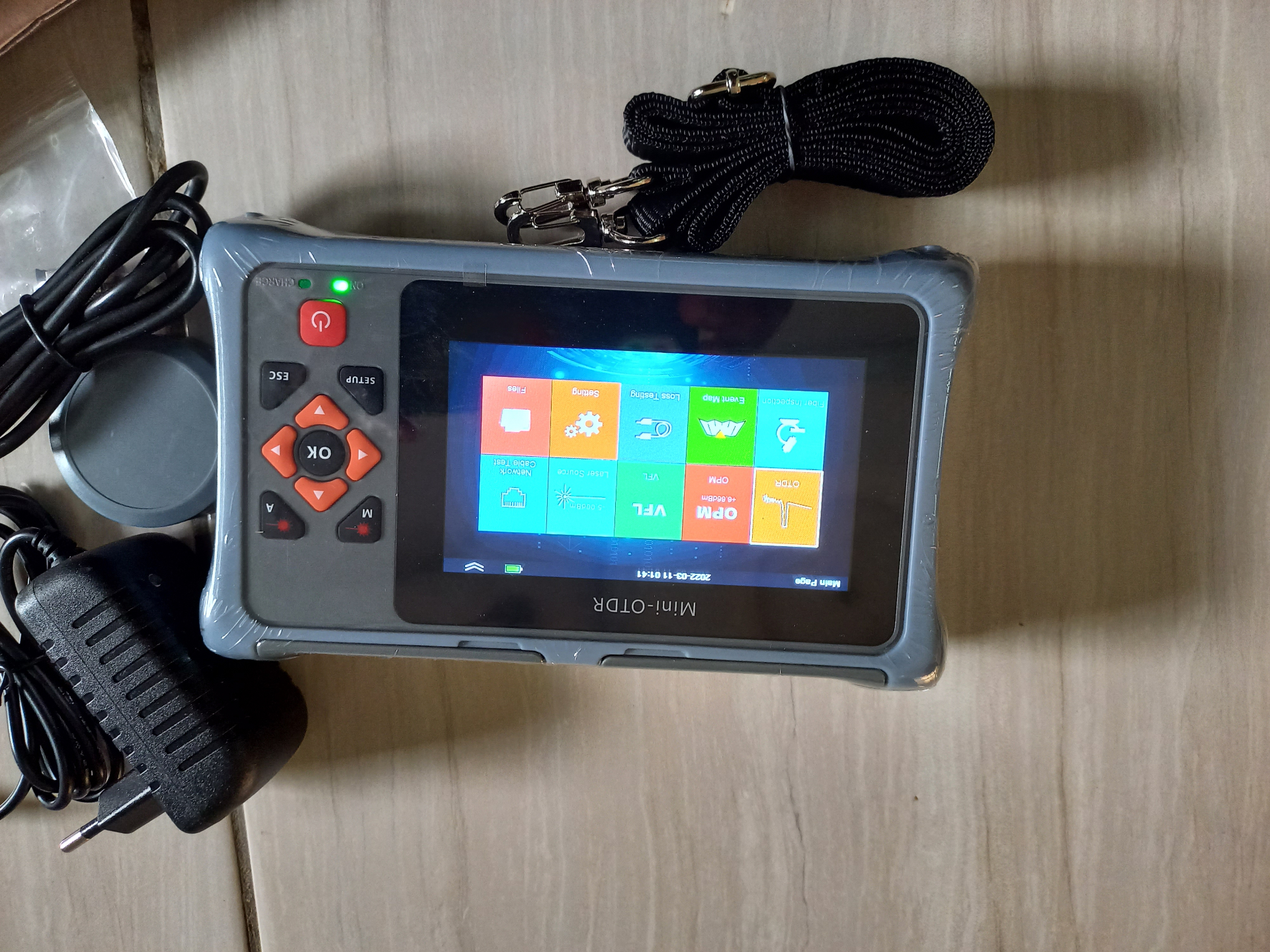Mini OTDR TriBrer AOR500 — handheld FTTH